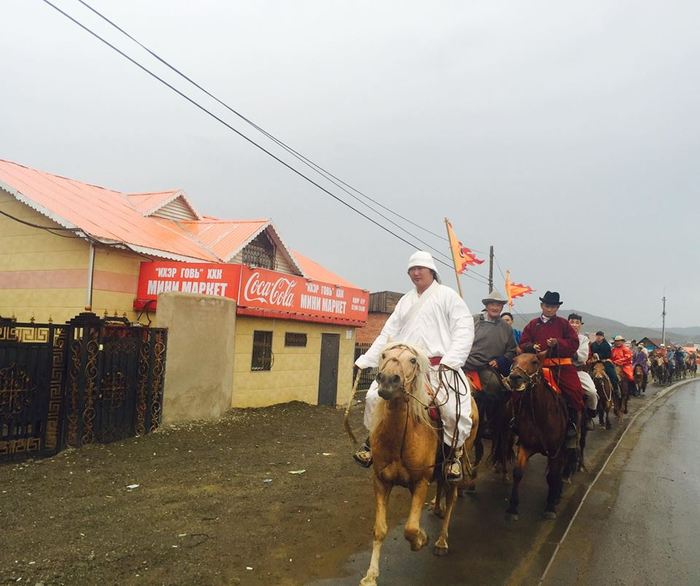 С.Жавхлан чуулгандаа 99 морьтонтой ирлээ